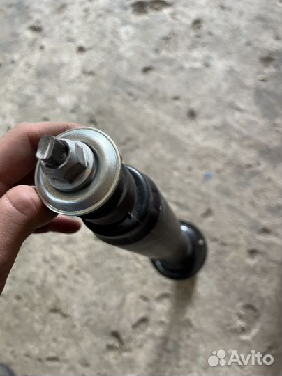 Передние стойки Toyota Hilux