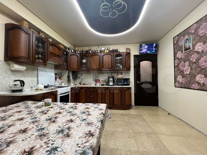 2-к. квартира, 61 м², 1/5 эт.