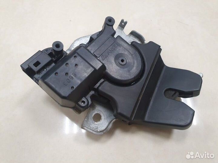 Замок багажника Mitsubishi Lancer CY 4B10 2008