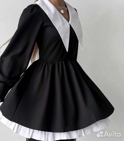 Платье с белым воротником