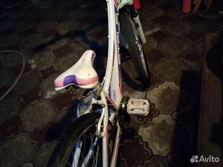 Велосипед белый не на ходу на запчасти