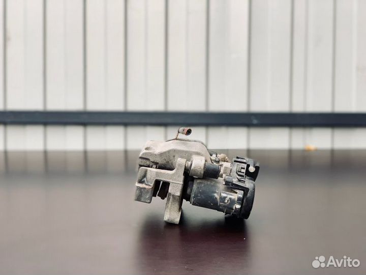 Суппорт задний правый Mercedes -Benz C-Class