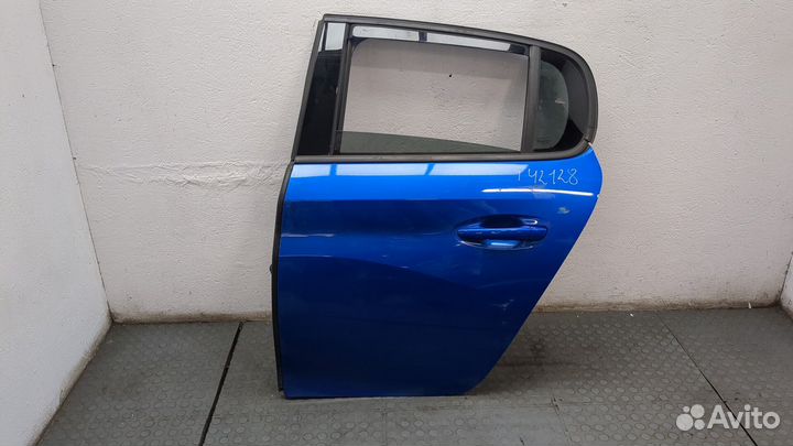 Стекло боковой двери Peugeot 208, 2022