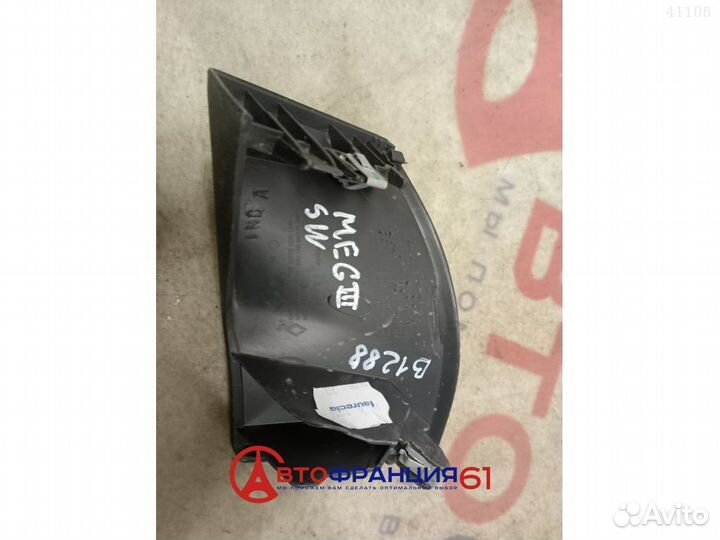 Накладка парприза, 682100001R renault megane 3, 30