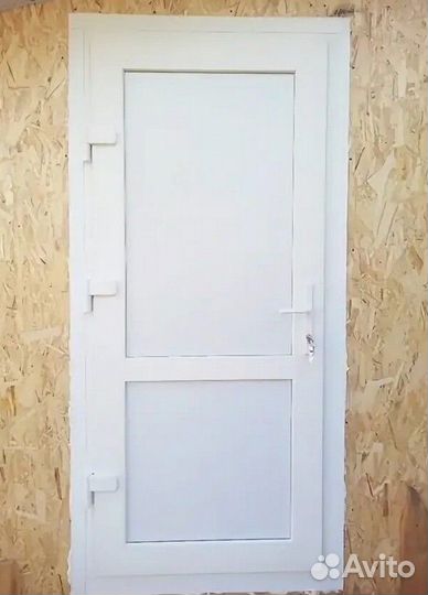 Пластиковые двери на дачу