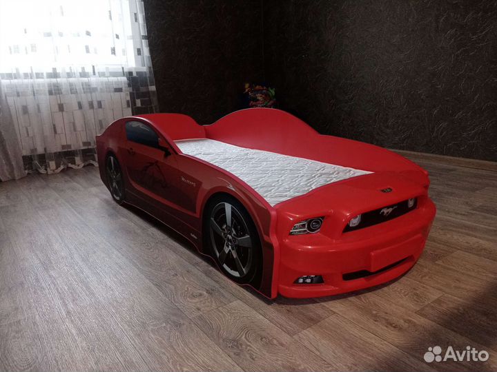 Детская кровать машина