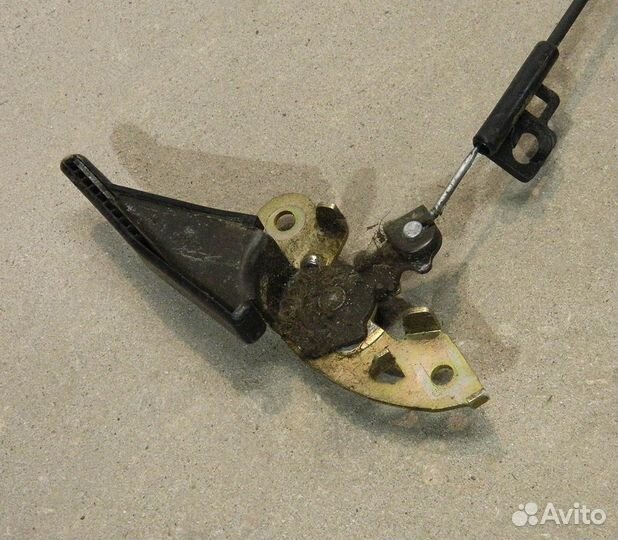 Трос багажника Nissan Maxima J30