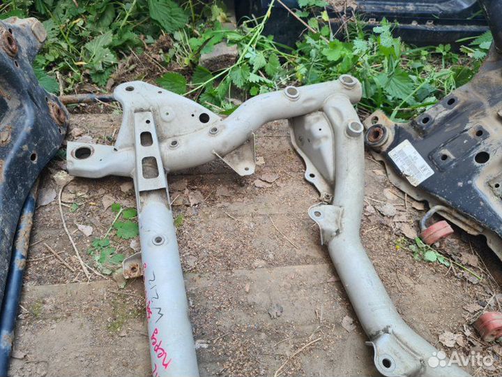 Подрамник передний Mercedes-Benz E-Klass W212 1.8