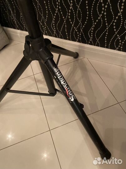 Подставка тринога для ноутбука или проектора б/у