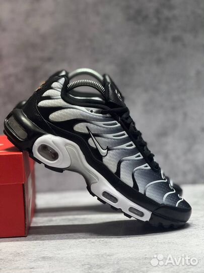 Кроссовки Nike AIR MAX Tn plus