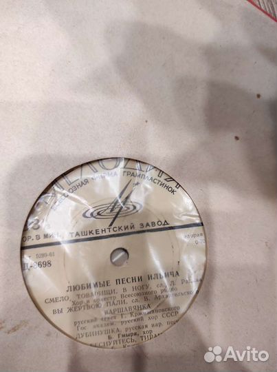 Ящик с виниловыми пластинками СССР 50-е