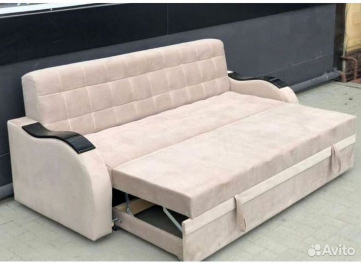 Прямой диван в наличии