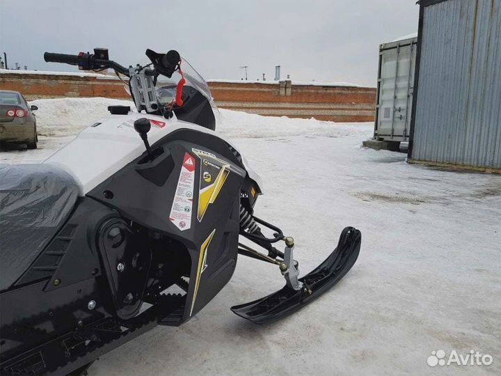 Снегоход Stels Капитан 200 Long витрина