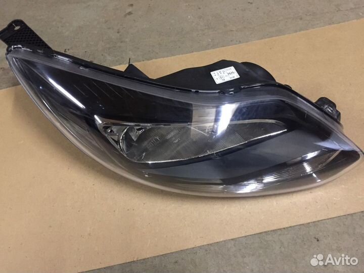 Фара правая Форд фокус Ford Focus 3 2011