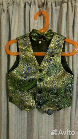 Жилет с бабочкой праздничный на 2-4 года