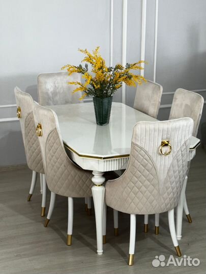 Стол со стульями