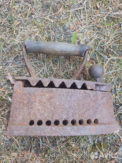 Старинный угольный утюг редкий клеймо