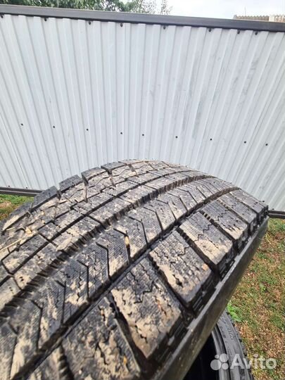 Bridgestone Blizzak VRX 235/45 R18 94S