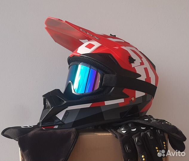 Новые шлемы для мотокросса с комплектом