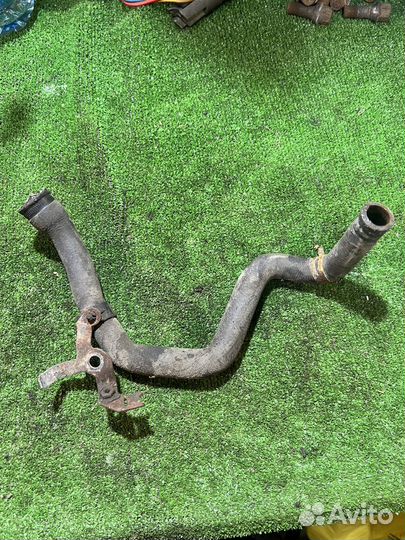 Патрубок охлаждения mercedes w220