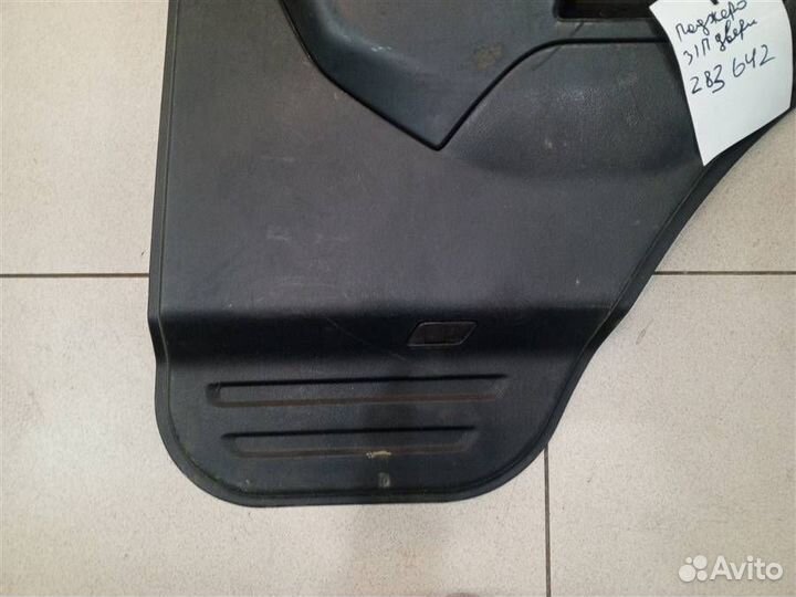 Обшивка двери задней правой Mitsubishi Pajero iO
