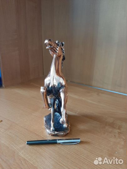 Скульптура лошади