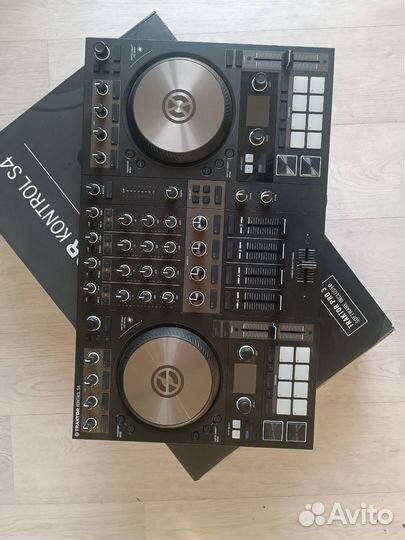 Dj контролер Traktor S4 mk3