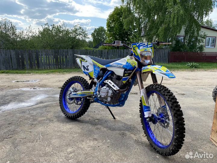 Кроссовый мотоцикл MotoLand