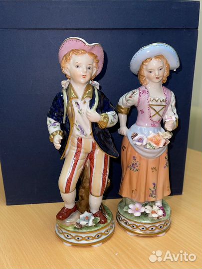Фарфоровая статуэтка