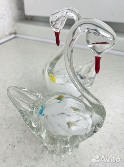 Стеклянные лебеди