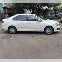 Skoda Rapid 1.6 AT, 2021, битый, 99 999 км, с пробегом, цена 1 099 000 руб.