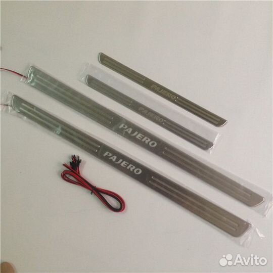 Накладки на пороги с подсветкой Pajero 3