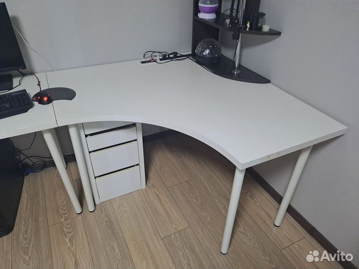 Письменный стол