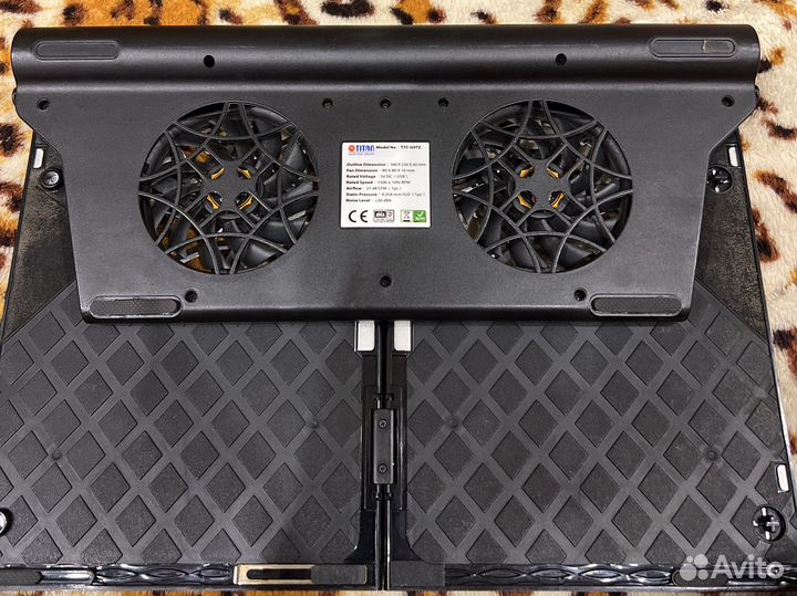 Теплоотводящая подставка под ноутбук Titan