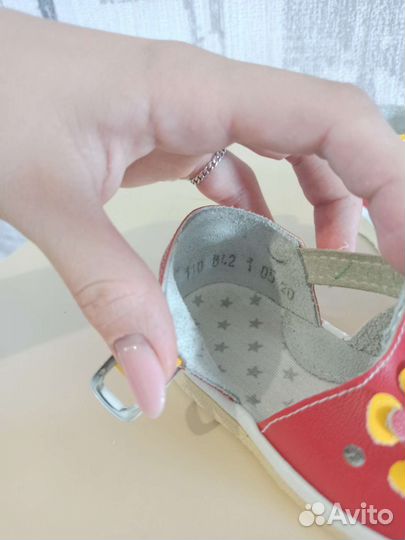 Сандали для девочки новые