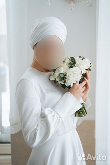 Платье на никах 46