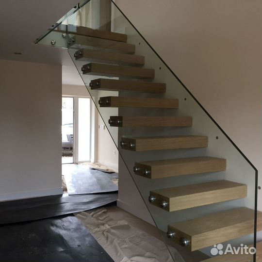 Стеклянные ограждения лесниц