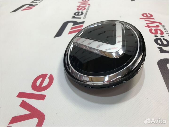 Эмблема в решетку Lexus RX N252