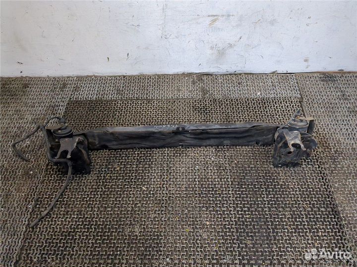 Усилитель бампера Volkswagen Touareg, 2005