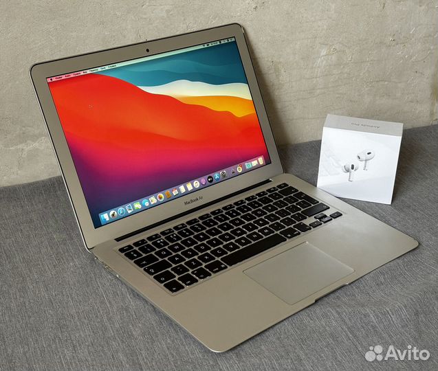 Ультратонкий Apple MacBook Air 13 Core i5 2012