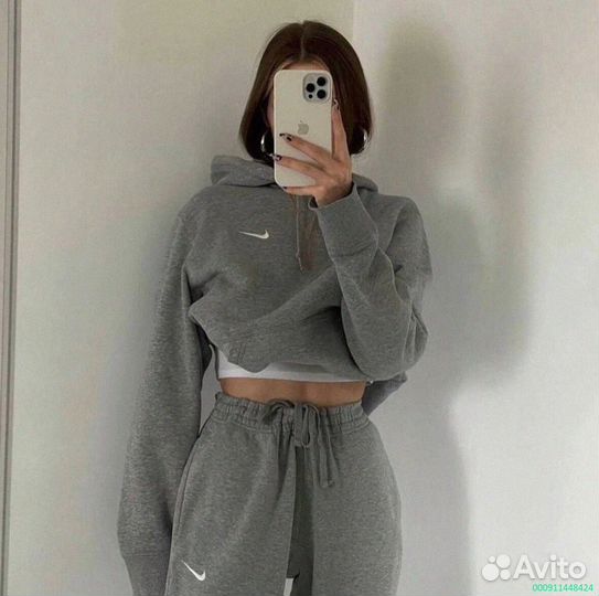 Спорт как стиль жизни: женские костюмы