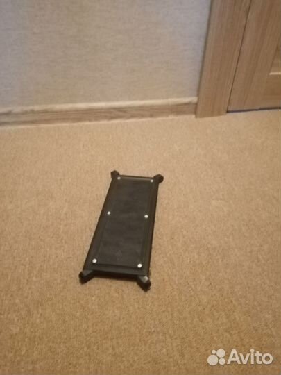 Подставка под ногу гитариста