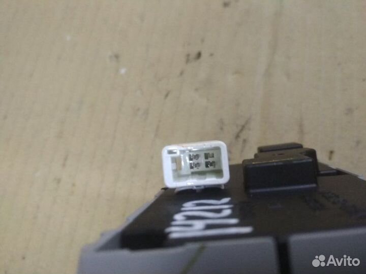 Панель заднего климат-контроля Toyota Sienna III