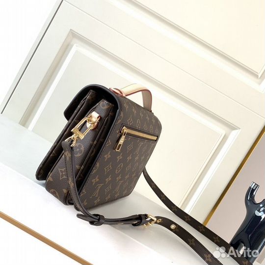 Louis Vuitton Pochette Metis Monogram цвета на выб