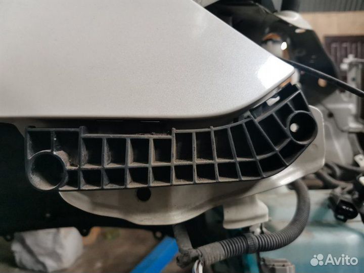 Крепление бампера переднее правое Toyota Camry 40