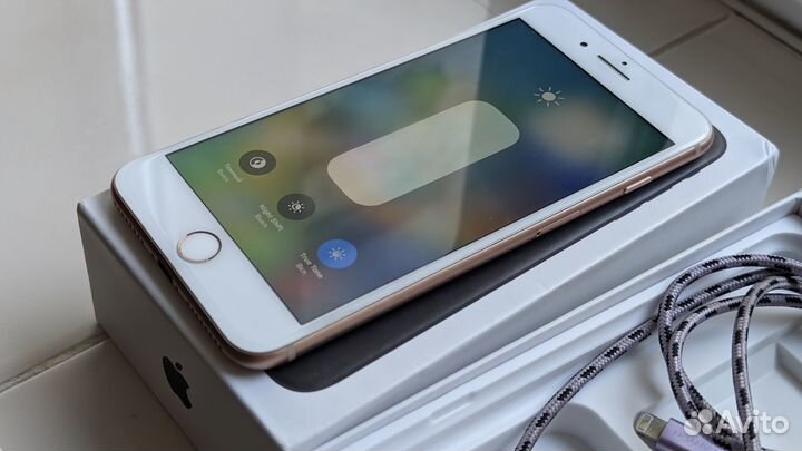 iPhone 8 plus в отличном состоянии