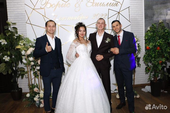 Ведущий