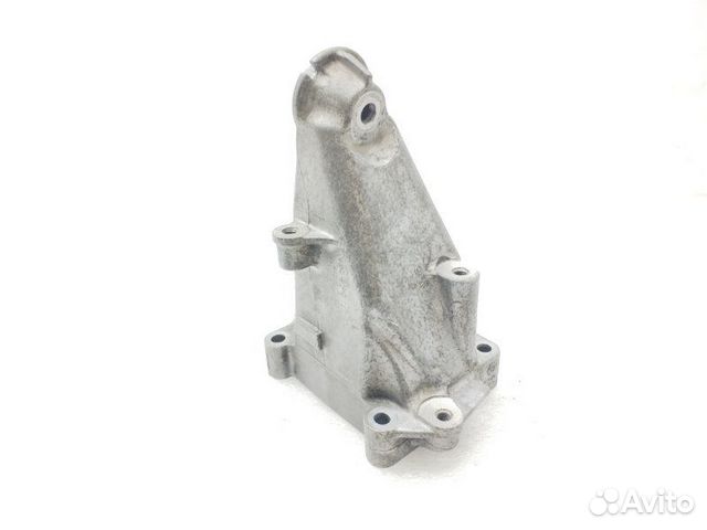 Кронштейн двигателя левый Mercedes-Benz C-Class