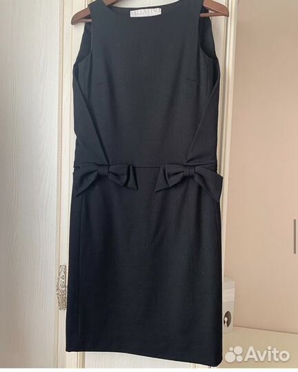 Платье-футляр Valentino