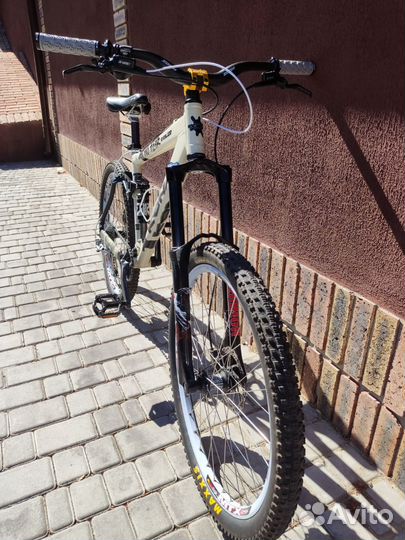 Велосипед мтб двухподвес 26 Kona, marzocchi